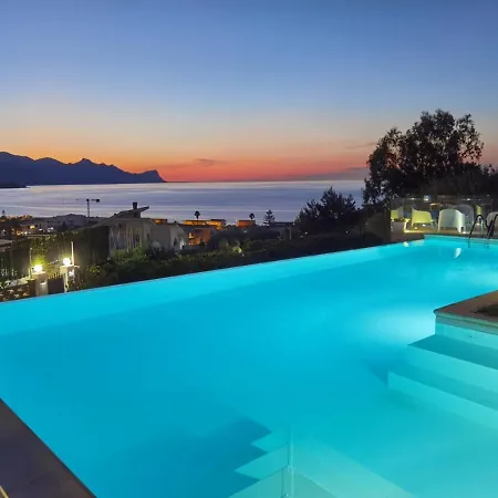 Piscina Sul Mare, Heated Pool *