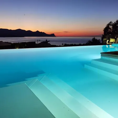 Piscina Sul Mare, Heated Pool