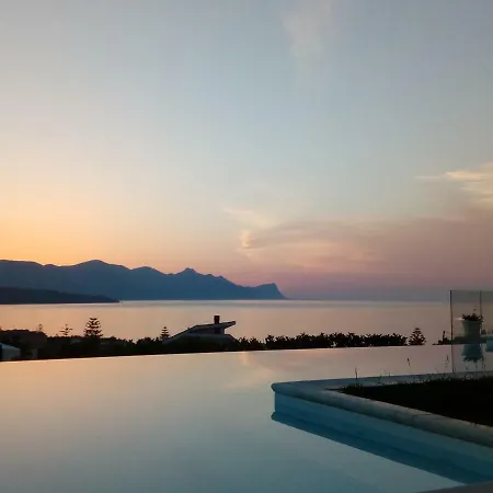 Villa Piscina Sul Mare, Heated Pool *