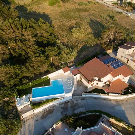Piscina Sul Mare, Heated Pool Villa *