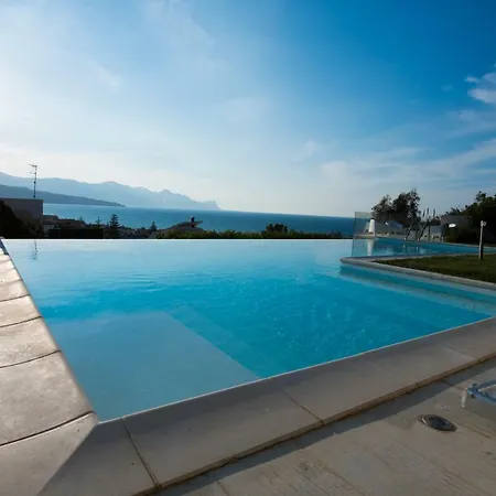 Piscina Sul Mare, Heated Pool Villa *