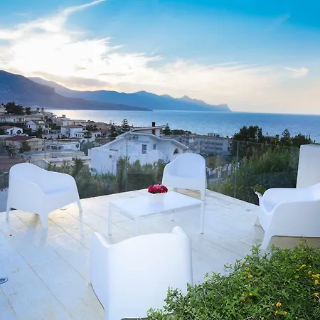 Villa Piscina Sul Mare, Heated Pool