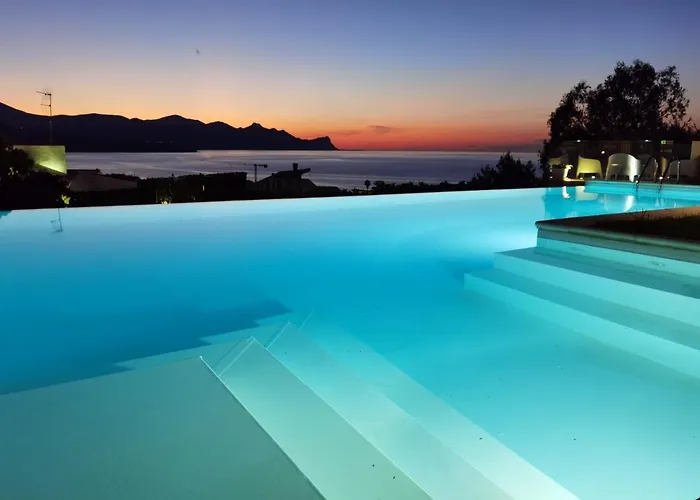 Piscina Sul Mare, Heated Pool