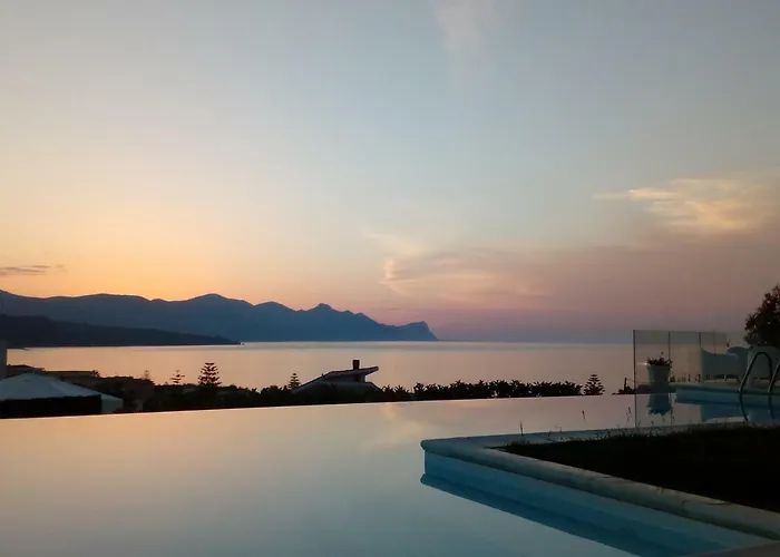 Villa Piscina Sul Mare, Heated Pool *