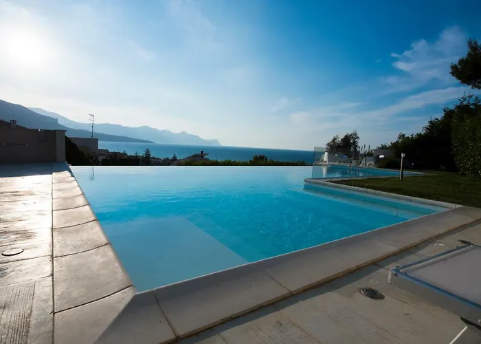Piscina Sul Mare, Heated Pool Villa *