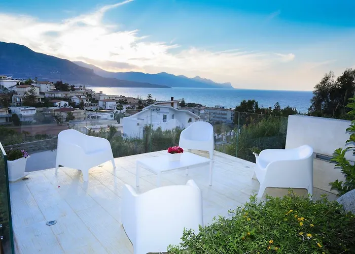 Villa Piscina Sul Mare, Heated Pool
