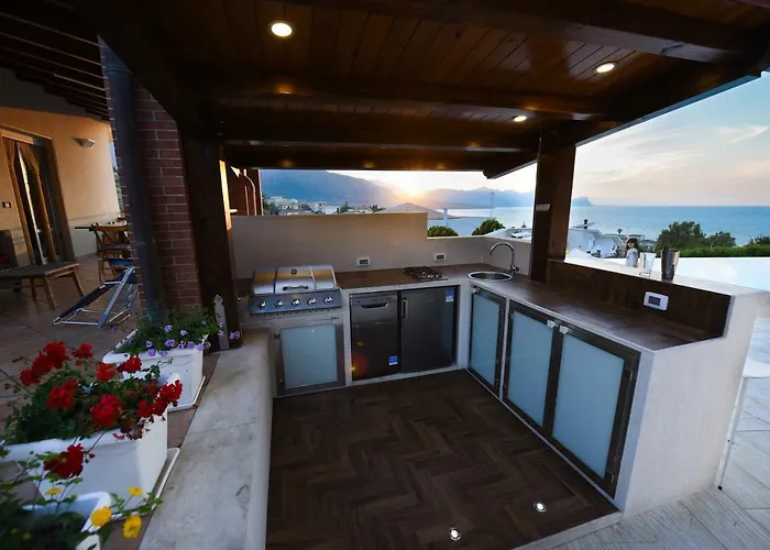 Villa Piscina Sul Mare, Heated Pool *